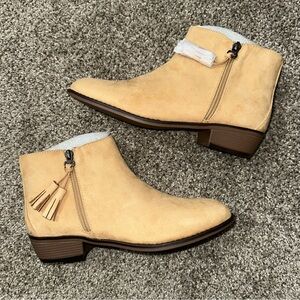 Women’s Suede Anke Boot Booties Tan Tassle Cowboy Size 8.5 Business Casual Shoes